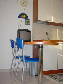 The kitchen/living-room with TV and chairs