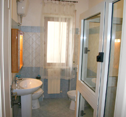 The bathroom  of Letizia apartment